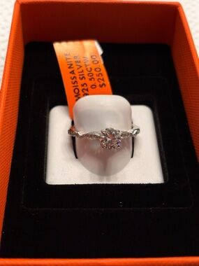 Moissanite Vintage Art Deco Style Solitaire Twist Band Ring 925 Silver NWT Sz 9